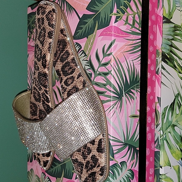 💖 Akira Crystal Slides 💎 - Picture 4 of 8